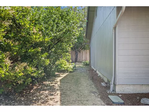 Exterior - 3843 Souza St, Eugene, OR 97402 photo 5 of 5