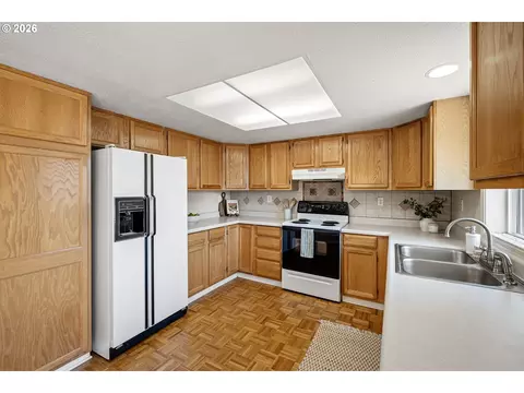 Kitchen - 3843 Souza St, Eugene, OR 97402 photo 4 of 5