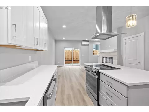 Kitchen - 2469 NW 1st Dr, Gresham, OR 97030 photo 4 of 5