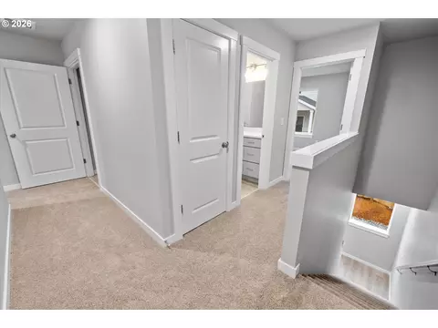 Entry Way - 2469 NW 1st Dr, Gresham, OR 97030 photo 2 of 3