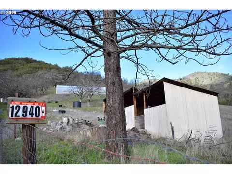 12950 Highway 234, Gold Hill, OR 97525