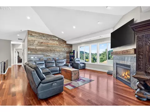 Living - 4647 SE Honors Dr, Gresham, OR 97080 photo 1 of 4