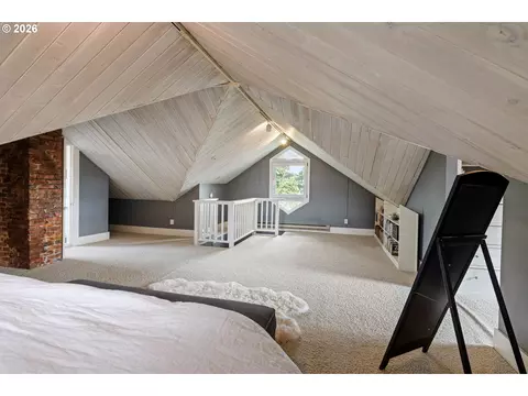 Bedroom - 1060 W 17th Ave, Eugene, OR 97402 photo 11 of 11