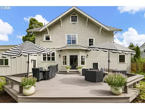 Exterior - 1060 W 17th Ave, Eugene, OR 97402 photo 5 of 9