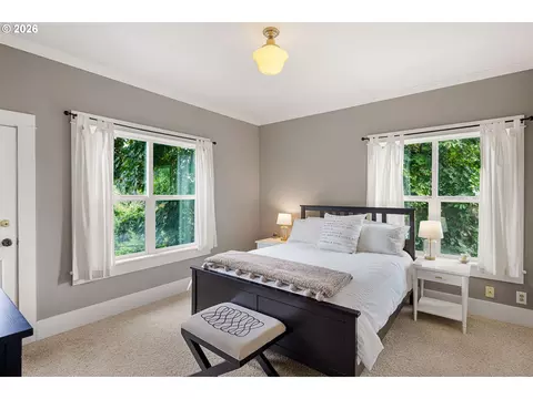 Bedroom - 1060 W 17th Ave, Eugene, OR 97402 photo 7 of 11