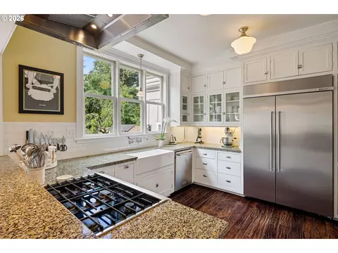 Kitchen - 1060 W 17th Ave, Eugene, OR 97402 photo 2 of 5
