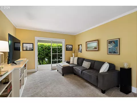 Living - 1060 W 17th Ave, Eugene, OR 97402 photo 4 of 5