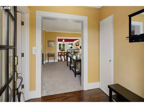 Entry Way - 1060 W 17th Ave, Eugene, OR 97402 photo 1 of 3