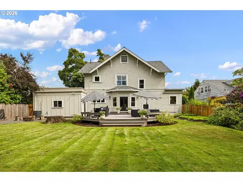 Exterior - 1060 W 17th Ave, Eugene, OR 97402 photo 6 of 9