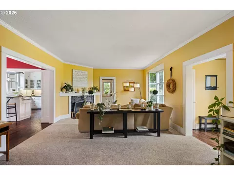 Living - 1060 W 17th Ave, Eugene, OR 97402 photo 1 of 5