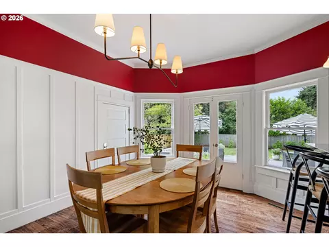 Dining - 1060 W 17th Ave, Eugene, OR 97402 photo 2 of 3