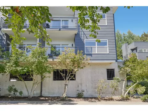 614 S Nevada St #A, Portland, OR 97219
