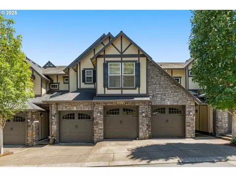 3634 SW Baird St #9, Portland, OR 97219