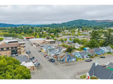 View/Area - 190 E 3rd St, Coquille, OR 97423 photo 5 of 7