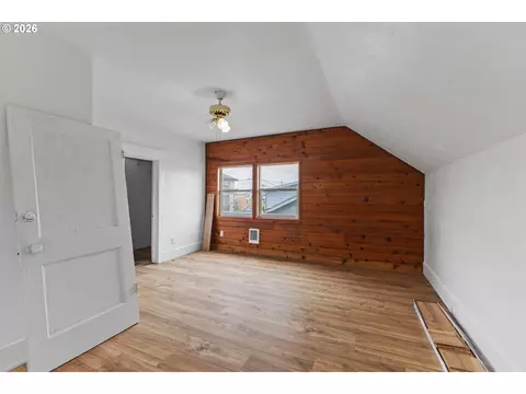 Bedroom - 190 E 3rd St, Coquille, OR 97423 photo 1 of 5