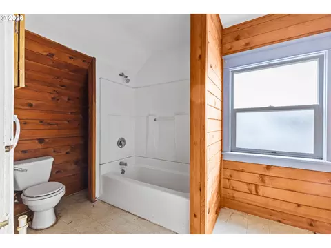 Bath - 190 E 3rd St, Coquille, OR 97423 photo 2 of 3