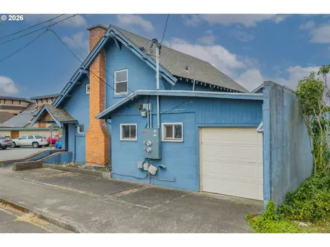 Exterior - 190 E 3rd St, Coquille, OR 97423 photo 5 of 5