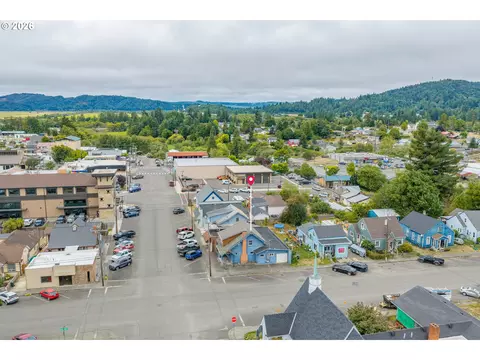 View/Area - 190 E 3rd St, Coquille, OR 97423 photo 4 of 7