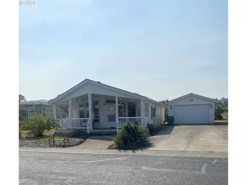 51425 SE Oak Grove Dr #65, Scappoose, OR 97056