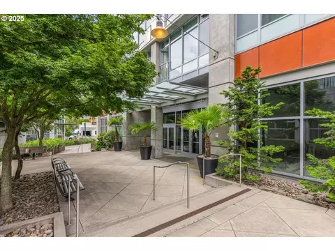 1926 W Burnside St #301, Portland, OR 97209