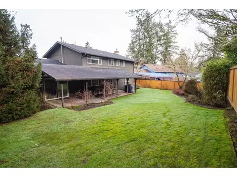 Exterior - 1520 W 28th Pl, Eugene, OR 97405 photo 4 of 4