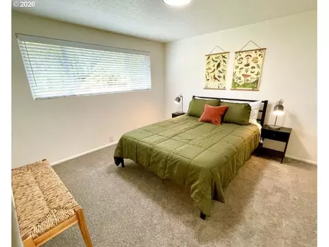 Bedroom - 1520 W 28th Pl, Eugene, OR 97405 photo 6 of 6