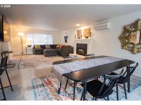 Dining - 1520 W 28th Pl, Eugene, OR 97405 photo 2 of 3