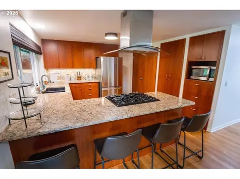 Kitchen - 1520 W 28th Pl, Eugene, OR 97405 photo 1 of 2