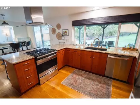 Kitchen - 1520 W 28th Pl, Eugene, OR 97405 photo 2 of 2