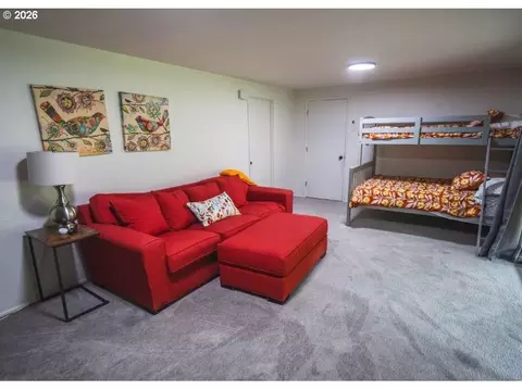 Bedroom - 1520 W 28th Pl, Eugene, OR 97405 photo 1 of 6