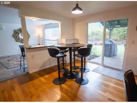 Dining - 1520 W 28th Pl, Eugene, OR 97405 photo 1 of 3
