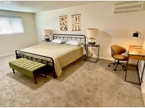 Bedroom - 1520 W 28th Pl, Eugene, OR 97405 photo 2 of 6
