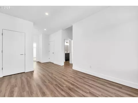 Living - 193 E 20th Ave, Eugene, OR 97405 photo 9 of 9