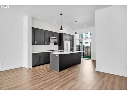Kitchen - 193 E 20th Ave, Eugene, OR 97405 photo 1 of 5