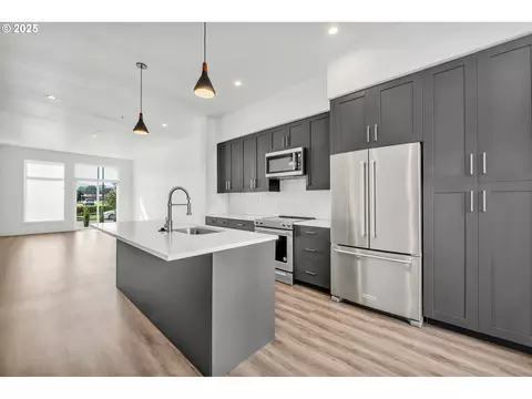 Kitchen - 193 E 20th Ave, Eugene, OR 97405 photo 3 of 5