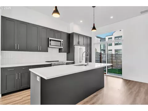 Kitchen - 193 E 20th Ave, Eugene, OR 97405 photo 2 of 5
