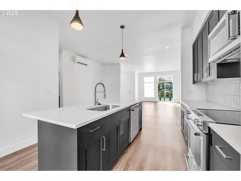 Kitchen - 193 E 20th Ave, Eugene, OR 97405 photo 4 of 5