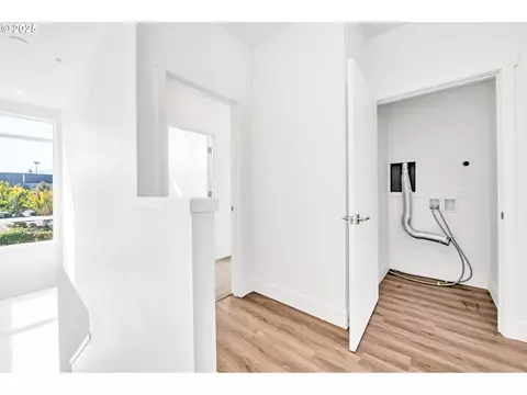Entry Way - 193 E 20th Ave, Eugene, OR 97405 photo 1 of 1