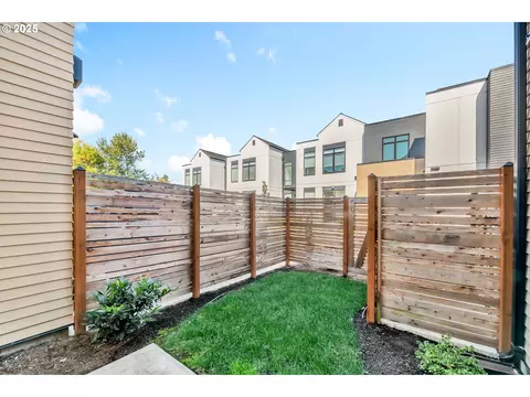 Exterior - 193 E 20th Ave, Eugene, OR 97405 photo 4 of 5