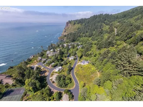 23 Sea Crest Dr, Otter Rock, OR 97369