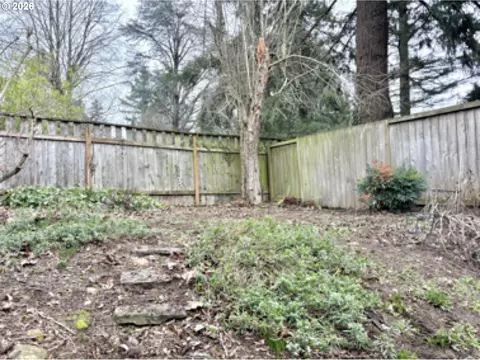 Exterior - 653 NW 1st St, Gresham, OR 97030 photo 3 of 4