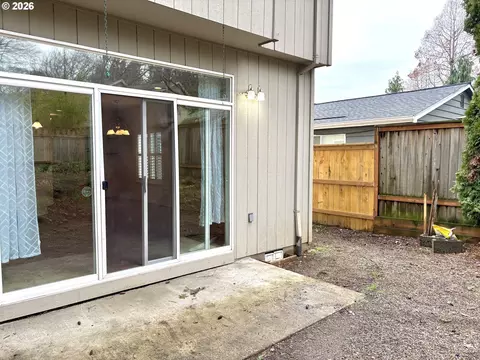 Exterior - 653 NW 1st St, Gresham, OR 97030 photo 2 of 4