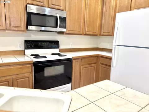 Kitchen - 653 NW 1st St, Gresham, OR 97030 photo 2 of 4