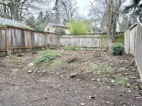 Exterior - 653 NW 1st St, Gresham, OR 97030 photo 4 of 4