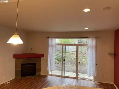 Living - 653 NW 1st St, Gresham, OR 97030 photo 6 of 6