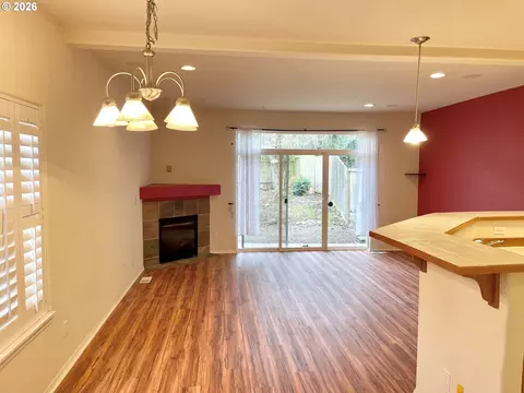 Living - 653 NW 1st St, Gresham, OR 97030 photo 3 of 6