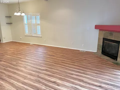 Living - 653 NW 1st St, Gresham, OR 97030 photo 2 of 6