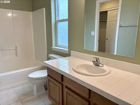 Bath - 653 NW 1st St, Gresham, OR 97030 photo 3 of 5