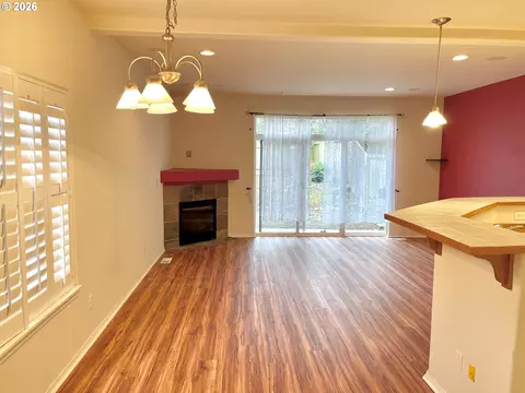 Living - 653 NW 1st St, Gresham, OR 97030 photo 1 of 6