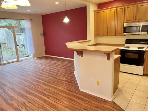 Living - 653 NW 1st St, Gresham, OR 97030 photo 4 of 6